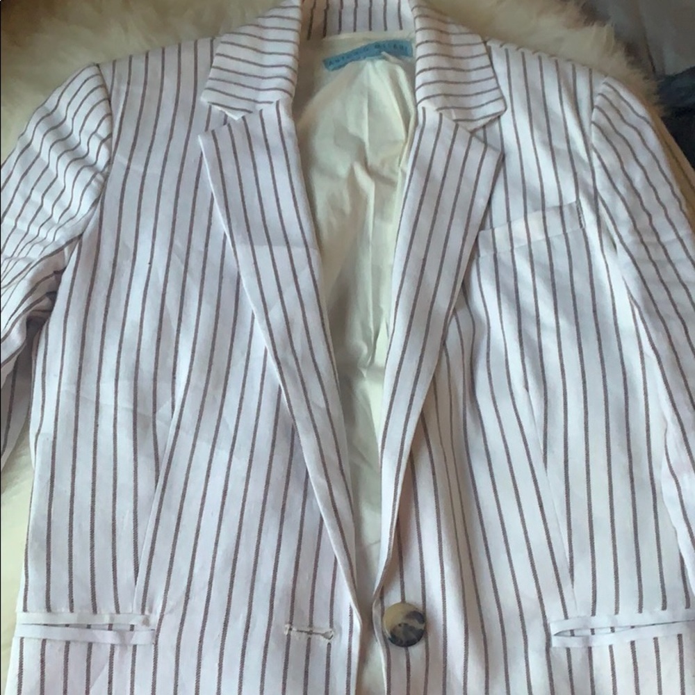 Blazer - Picture 4 of 6